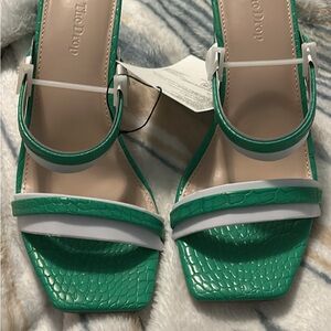 The Drop Green Croc-Embossed Sandals